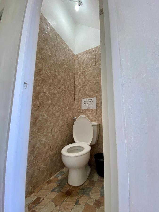 BangcusayLocation One Eighty住宿加早餐旅馆 外观 照片